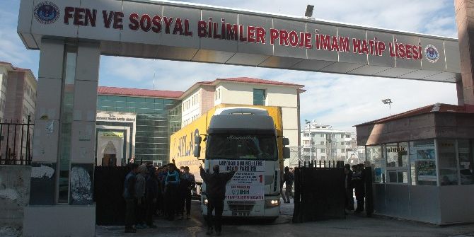 İmam Hatipli Öğrenciler Harçlıklarını Halep’e Gönderdi