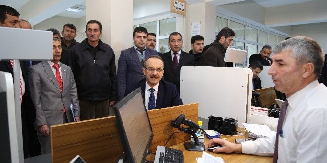 Muş’ta Çipli Kimlik Kartına İlk Başvuru Vali Yavuz’dan
