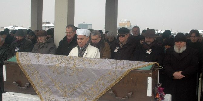 Prenses Emine Son Yolculuğuna Uğurlandı