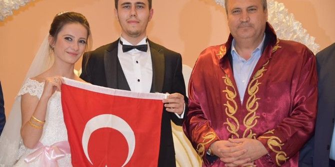 Yunusemre’de Bin 527 Çiftin Nikahı Kıyıldı