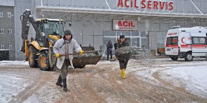 Gölbaşı İlçesinde Don Ve Buzlanmaya Karşı Tuzlama Çalışması Yapıldı