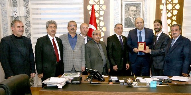 ‘Muhtar Dostu Başkan’a Teşekkür Plaketi...