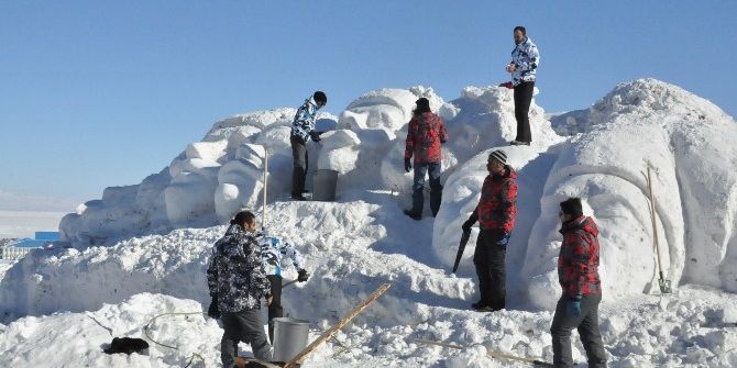 Eksi 25 Derecede 90 Bin Askeri Temsilen Kardan Heykel Yapıyorlar