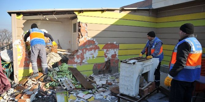 Osmangazi’deki Kaçak Kafe Yıkıldı
