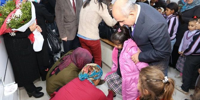 Çocuklara Bot Ve Mont Dağıtılacak