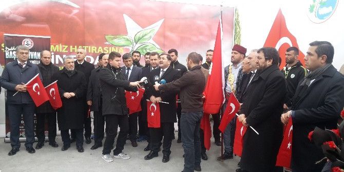 Türkiye’nin Başpehlivanları Şehitler Tepesi’ni Ziyaret Etti