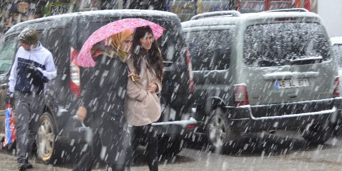 Siverek’te Kar Yağışı Başladı