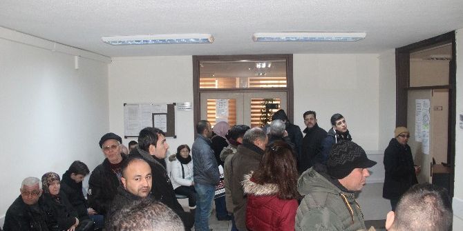 Randevusuz Geldiler, Saatlerce Beklediler