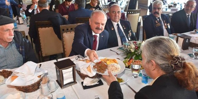 Vali Çakacak Ve Başkan Kocamaz, Şehit Aileleri Ve Gazilerle Bir Araya Geldi