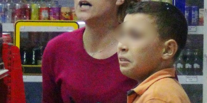 Sinir Krizi Geçiren Annesi Bayılınca Yaşadıklarını Gözyaşlarıyla Anlattı