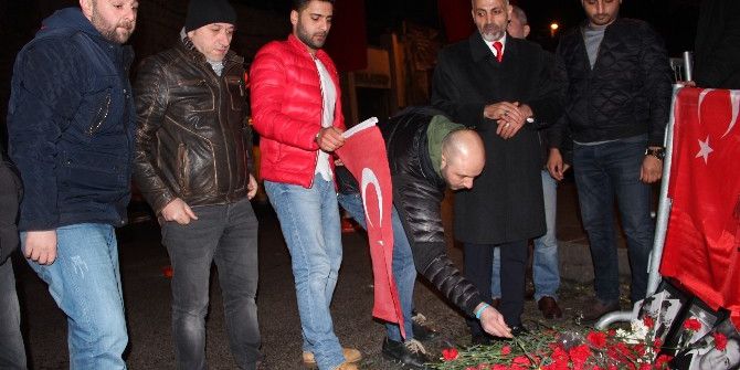 Taksiciler Saldırının Yaşandığı Kulübün Önüne Gelerek Terör Saldırısını Protesto Etti