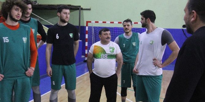 Artvin Belediye Başkanı Mehmet Kocatepe Basketboldaki Hünerlerini Sergiledi