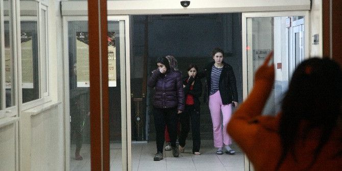 Kız Yurdunda Çıkan Yangın Paniğe Neden Oldu