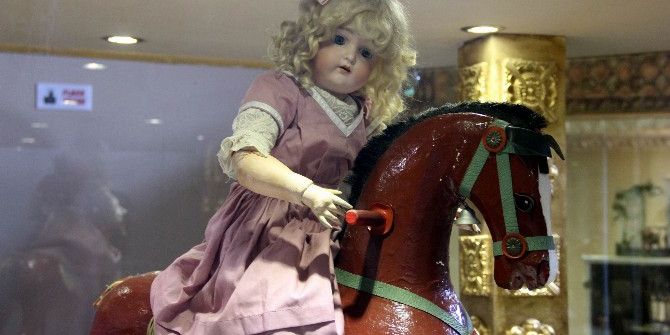 Saçları Gerçek Olan Oyuncak Bebekler