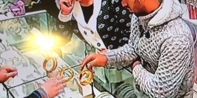 Kameralara Yansıyan Kuyumcu Hırsızlığı