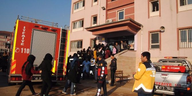 Okulda Çıkan Yangında 15 Öğrenci Dumandan Etkilendi