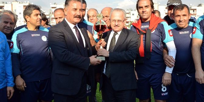 Kurtuluş Kupası’nın Sahibi Büyükşehir Belediyesi Oldu