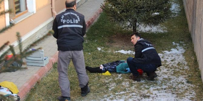 Yaşlı Kadın 4’üncü Kattan Atlayarak İntihar Etti