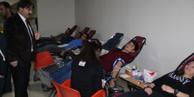 Yeni Hamle Eğitim Kurumları Kızılaya Kan Bağışında Bulundu