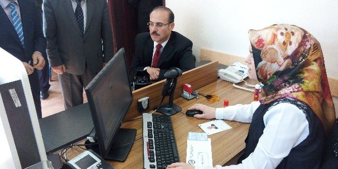 Yeni Kimliklere Vali, Belediye Başkanı Ve Rektör Birlikte Başvurdu