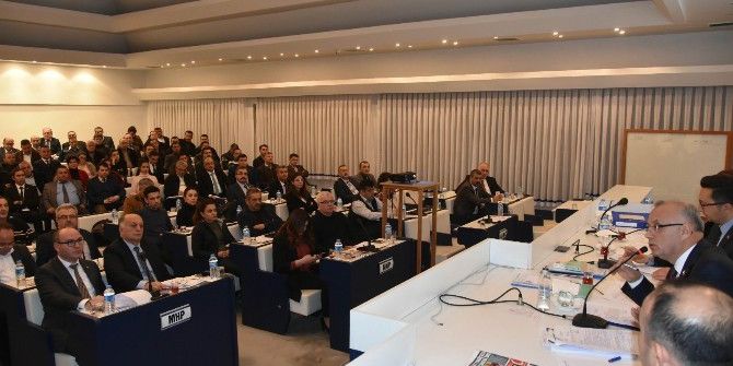 Salihli Belediye Meclisinde ’Öğretmenler Kurulu’ Tartışması