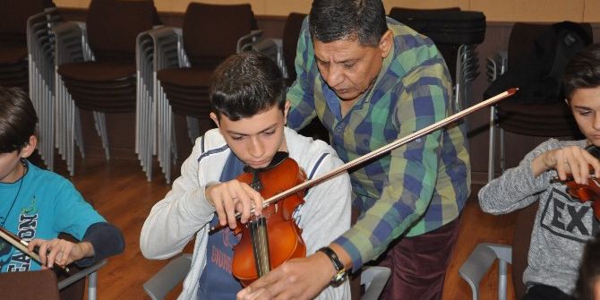 Salihli Belediyesi Sanata Öncülük Ediyor