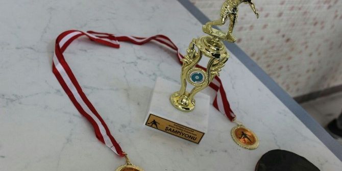 İletişim Fakültesinin Tenis Turnuvasında Kupa Sahibini Buldu