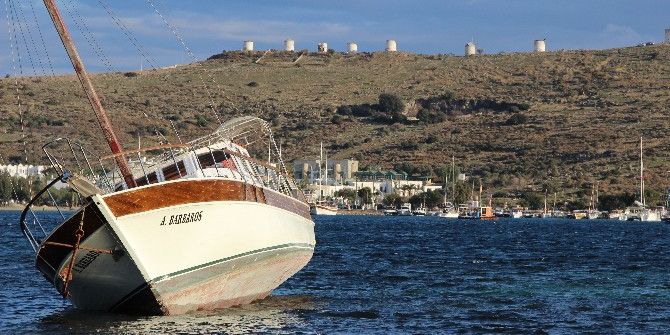 Karaya Oturan 2 Yüz Bin Liralık Tekne Kaderine Terk Edildi