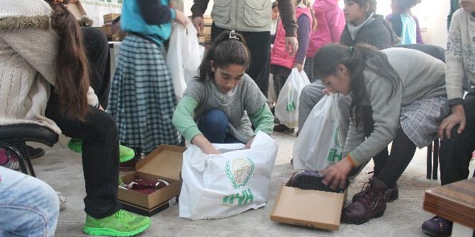 İhh’dan Öğrencilere Giyim Yardımı