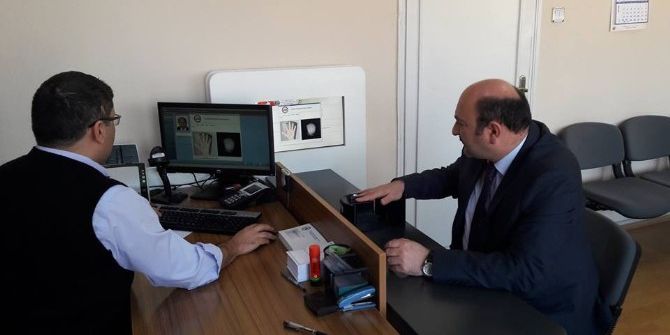 Osmaneli Kaymakamı Çakıcı, Yeni Kimlik Kartı Müracaatında Bulundu