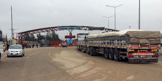 Öncüpınar Sınır Kapısı’nda Yardım Tırı Yoğunluğu