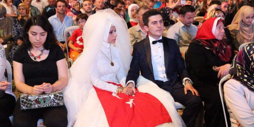 Düğünden Demokrasi Meydanına