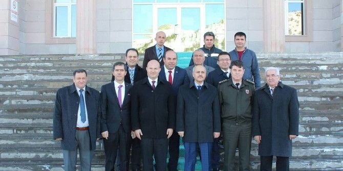 Vali Peynircioğlu Ulukışla’da İncelemelerde Bulundu