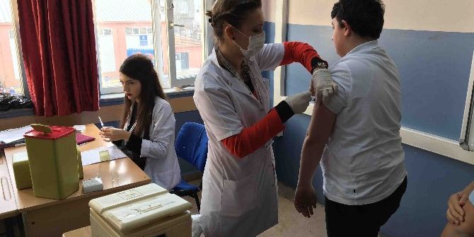 Bağcılar’da 23 Bin Öğrenciye Aşı Yapıldı