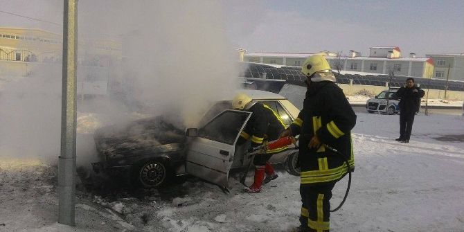 Otoparkta Çıkan Araç Yangını Paniğe Neden Oldu