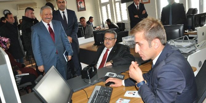 Vali Su, Yeni Kimlik Kartı İçin Başvuru Yaptı