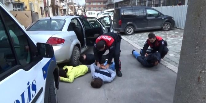 Bursa’da Polisten Nefes Kesen Operasyon...