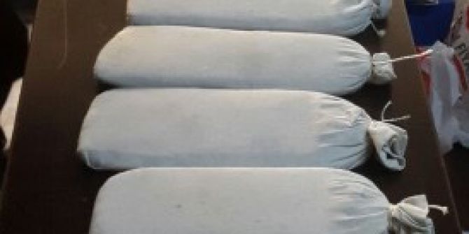 Bisküvi Kutusundan 3 Kilo 325 Gram Marok Esrar Çıktı