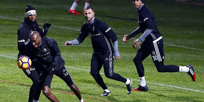 Beşiktaş, Yağmur Altında Çalıştı