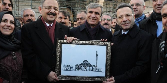 Bakan Özhaseki Sur’da İncelemelerde Bulundu