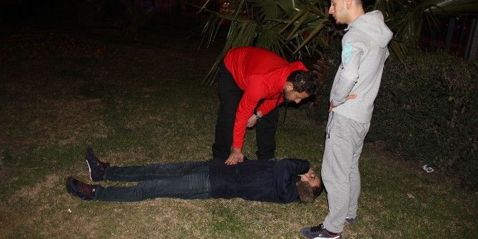 Otomobil Aydınlatma Direğine Çarptı: 1 Yaralı