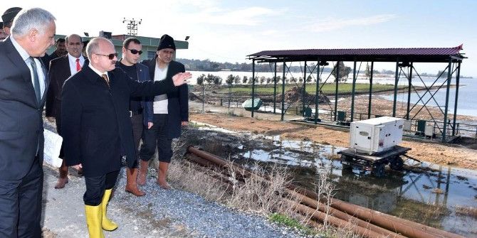 Vali Çakacak, Sel Suları Altında Kalan Tarım Arazilerini İnceledi