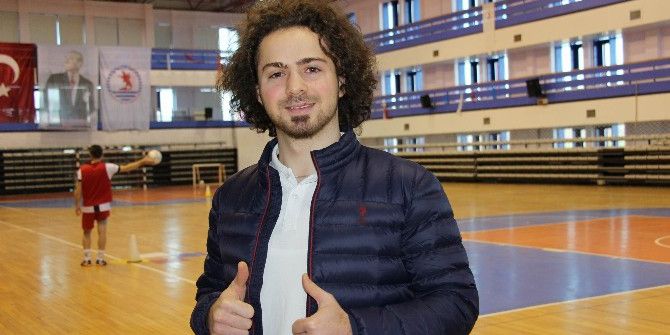 Duymuyor Ama Başarıdan Başarıya Koşuyor