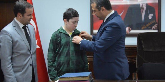 Teog Şampiyonuna Kaymakamdan Altın Hediye