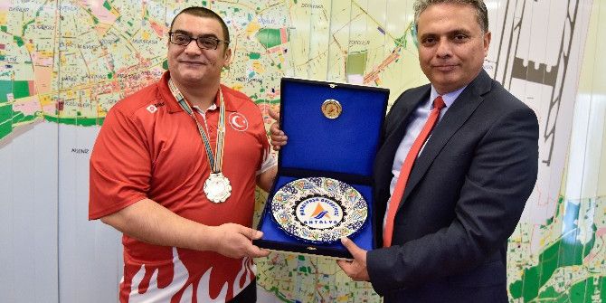 Muratpaşa, Görme Engelli Sporcu Yanık’a Tesisleri Açtı