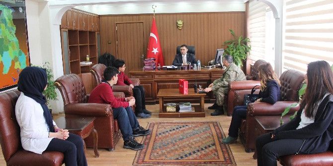 Kaymakam Yılmaz Teog-1’de Türkiye 1.si Olan Öğrencileri Tebrik Etti