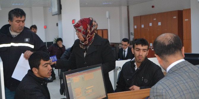 Nüfus Müdürlüklerinde Yeni Kimlikler İçin Özel Talep Masaları Oluşturuldu