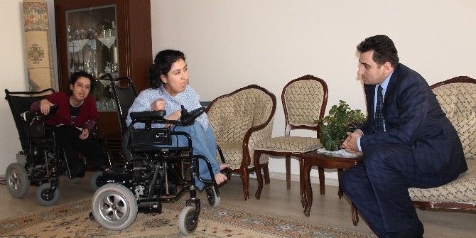 Engelli Kardeşlere Doğum Günü Sürprizi