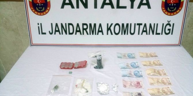 Şüphe Üzerine Durdurulan Şahıslardan Uyuşturucu Çıktı