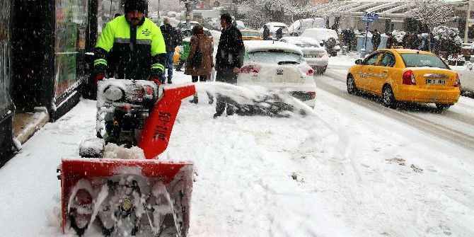 Çankaya Belediyesinde Karla Mücadele 7/24 Devam Ediyor